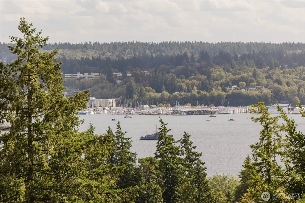 1210 Daniels Avenue Bremerton WA 98312