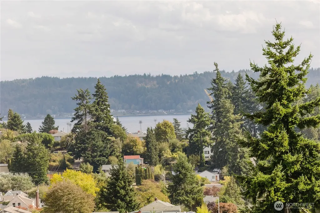 1210 Daniels Avenue Bremerton WA 98312