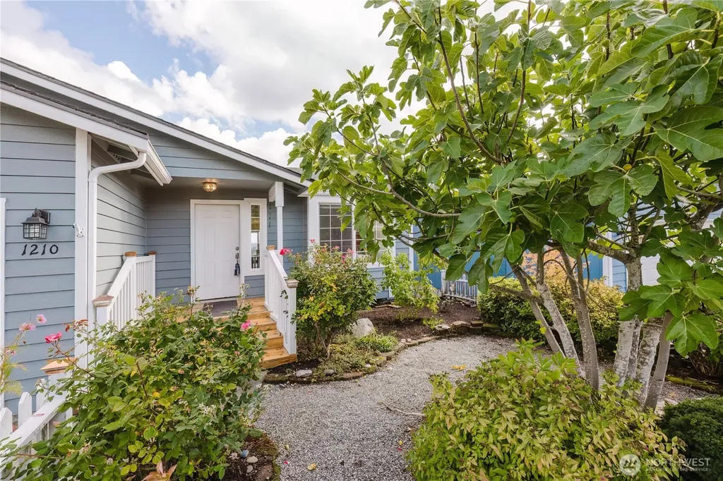 1210 Daniels Avenue Bremerton WA 98312