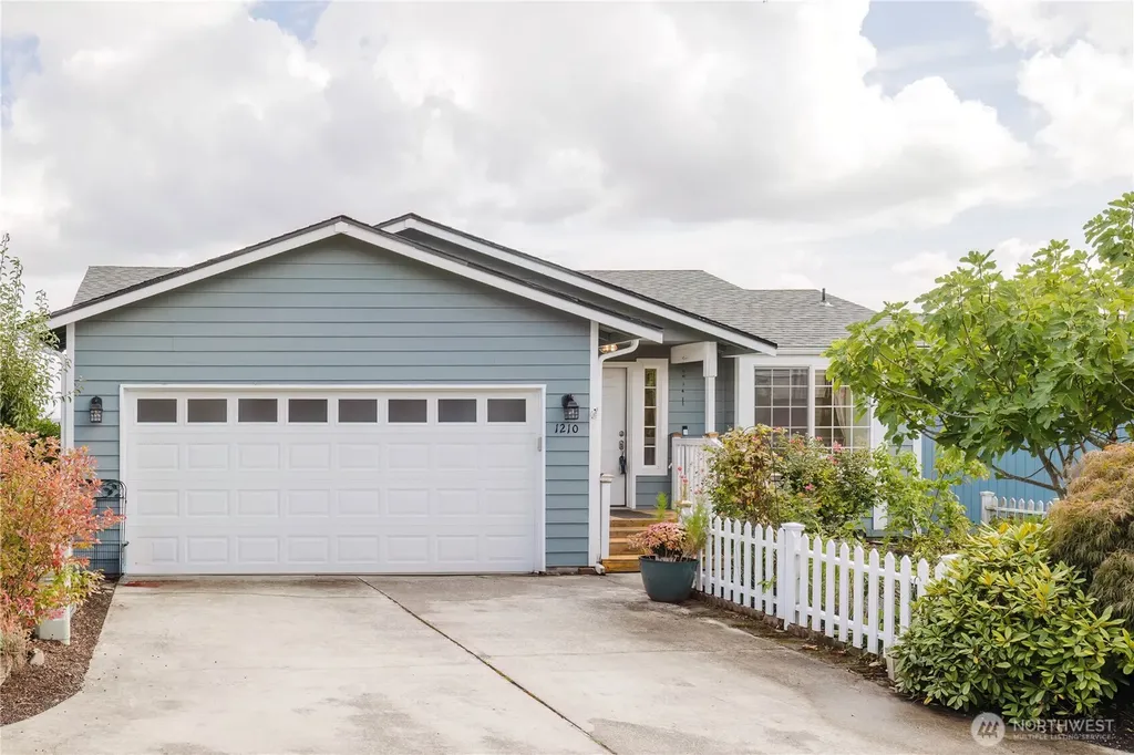 1210 Daniels Avenue Bremerton WA 98312