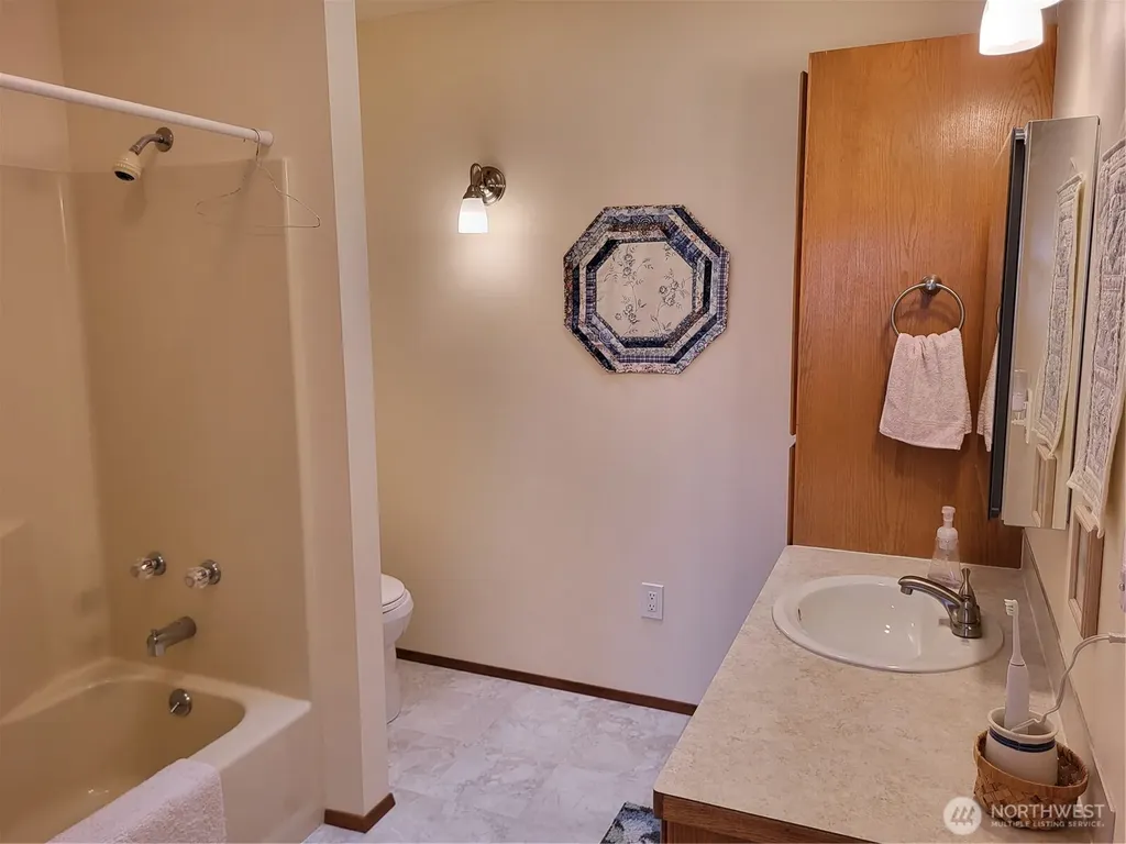 351 19th Street NE East Wenatchee WA 98802