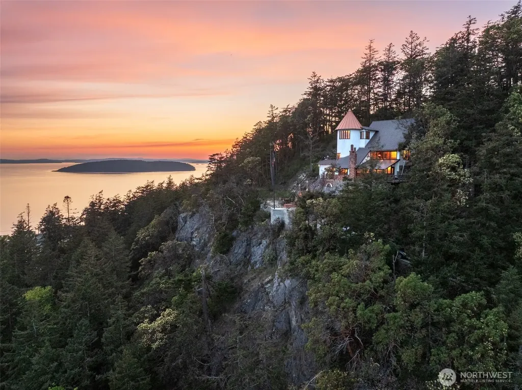 4385 Wildwood Lane Anacortes WA 98221