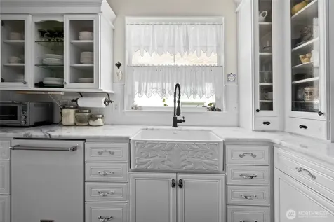 1453 SW Xavier Oak Harbor WA 98277