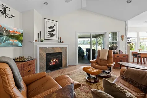 1453 SW Xavier Oak Harbor WA 98277