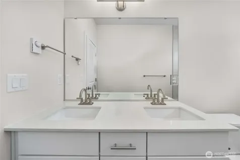 4261 Aberdeen Way NE Renton WA 98056