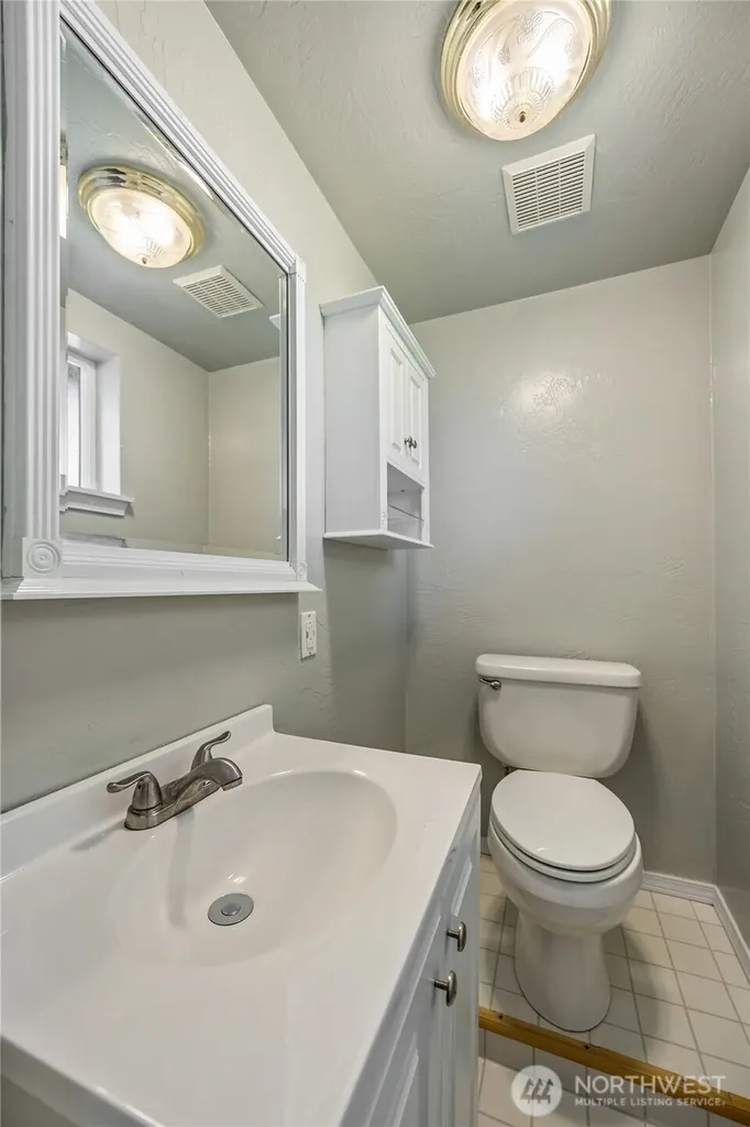 7123 Lakeside Street SW Olympia WA 98512