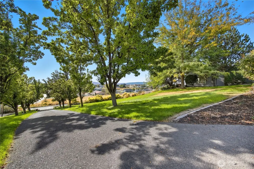 5404 Collins Road West Richland WA 99353