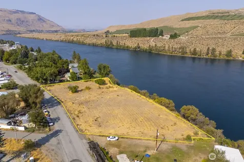 1751 Fairview Avenue Bridgeport WA 98813