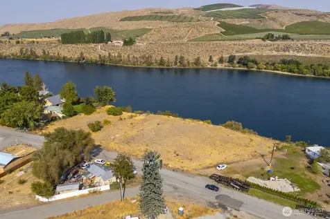 1751 Fairview Avenue Bridgeport WA 98813