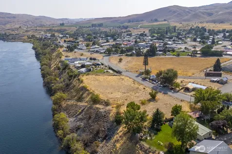 1751 Fairview Avenue Bridgeport WA 98813