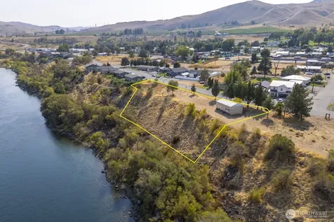 2011 Columbia Boulevard Bridgeport WA 98813