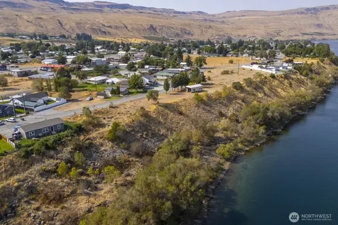 2011 Columbia Boulevard Bridgeport WA 98813