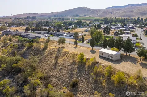 2011 Columbia Boulevard Bridgeport WA 98813