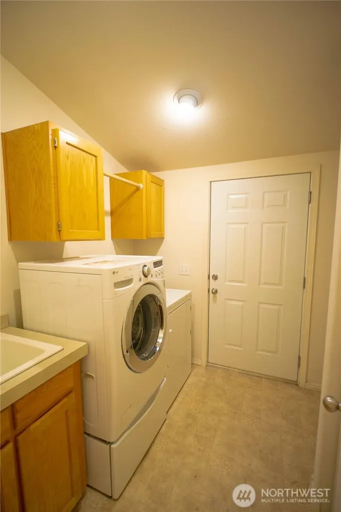 660 Elk Loop Sequim WA 98382