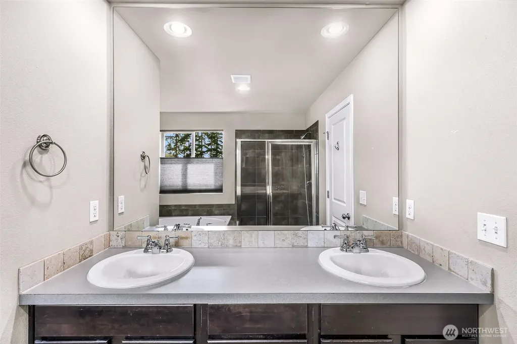 930 Cove View Circle Oak Harbor WA 98277