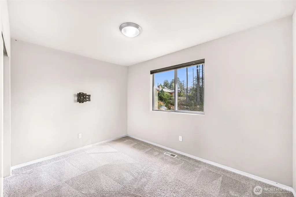 930 Cove View Circle Oak Harbor WA 98277