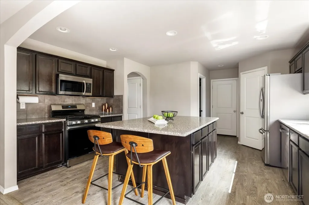 930 Cove View Circle Oak Harbor WA 98277