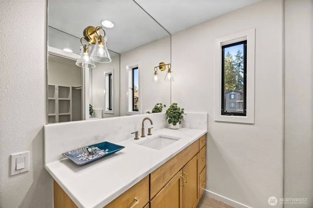 17442 NE 40th Place Redmond WA 98052