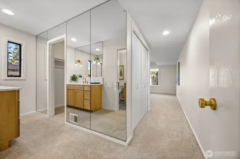 17442 NE 40th Place Redmond WA 98052