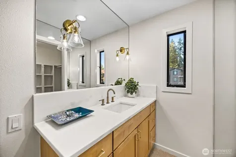 17442 NE 40th Place Redmond WA 98052