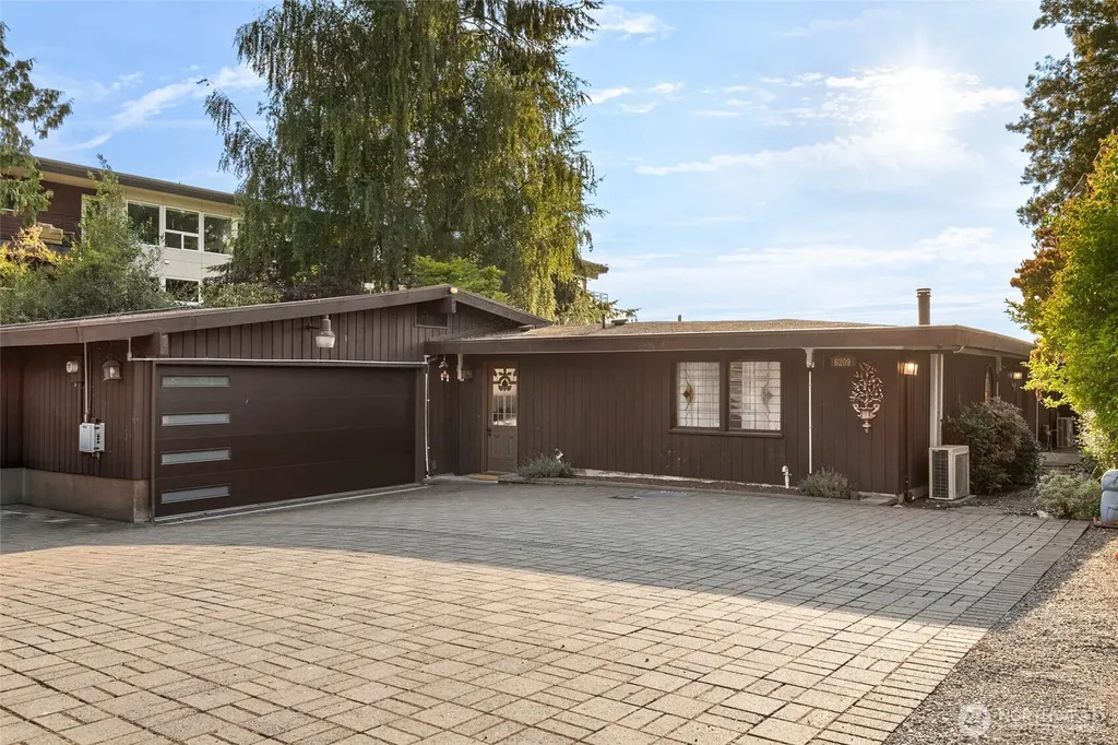 6209 Lake Washington Blvd NE Kirkland WA 98033