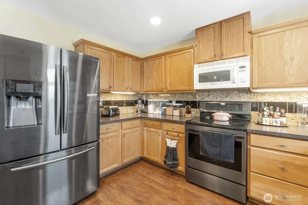 308 Easy Street SE Rainier WA 98576