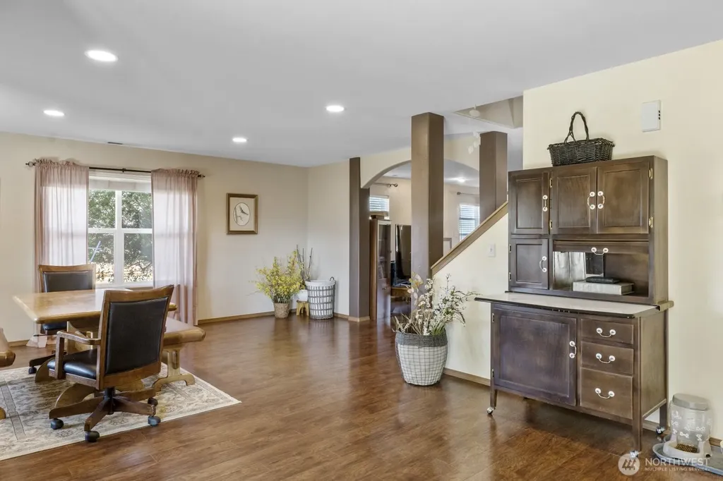 308 Easy Street SE Rainier WA 98576