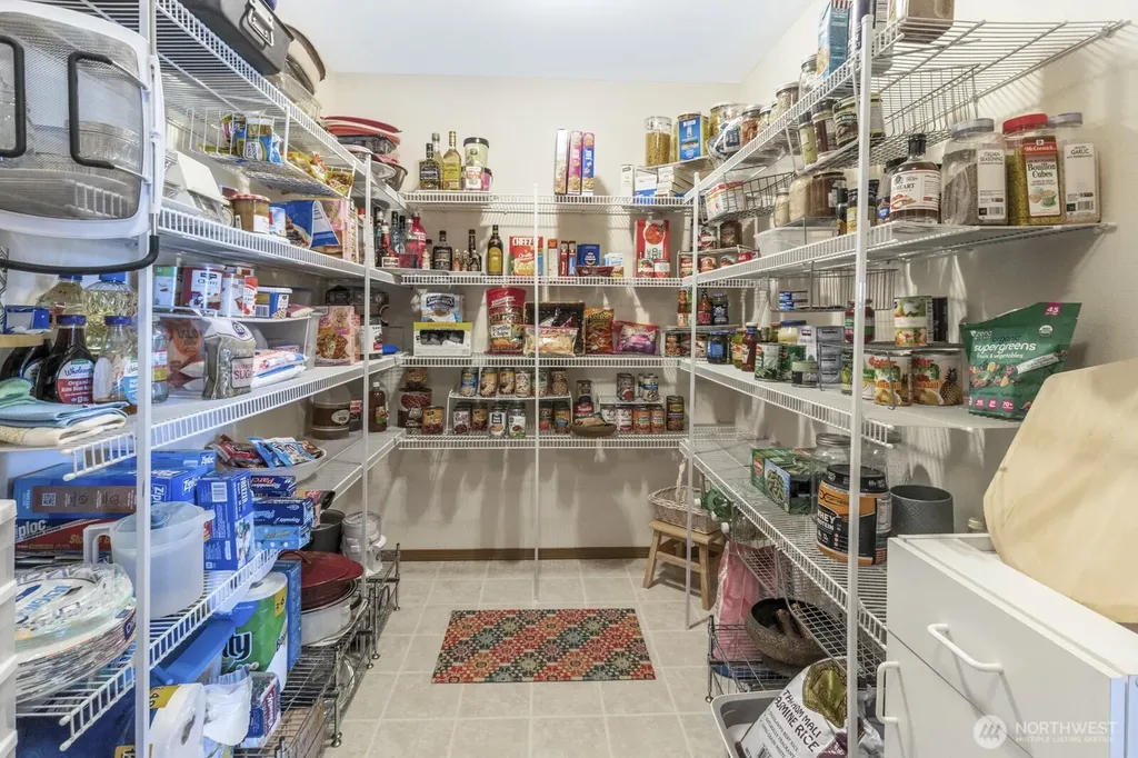308 Easy Street SE Rainier WA 98576