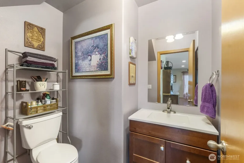 308 Easy Street SE Rainier WA 98576