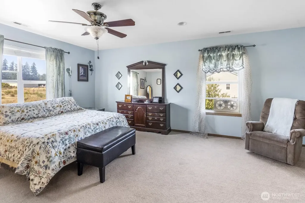 308 Easy Street SE Rainier WA 98576