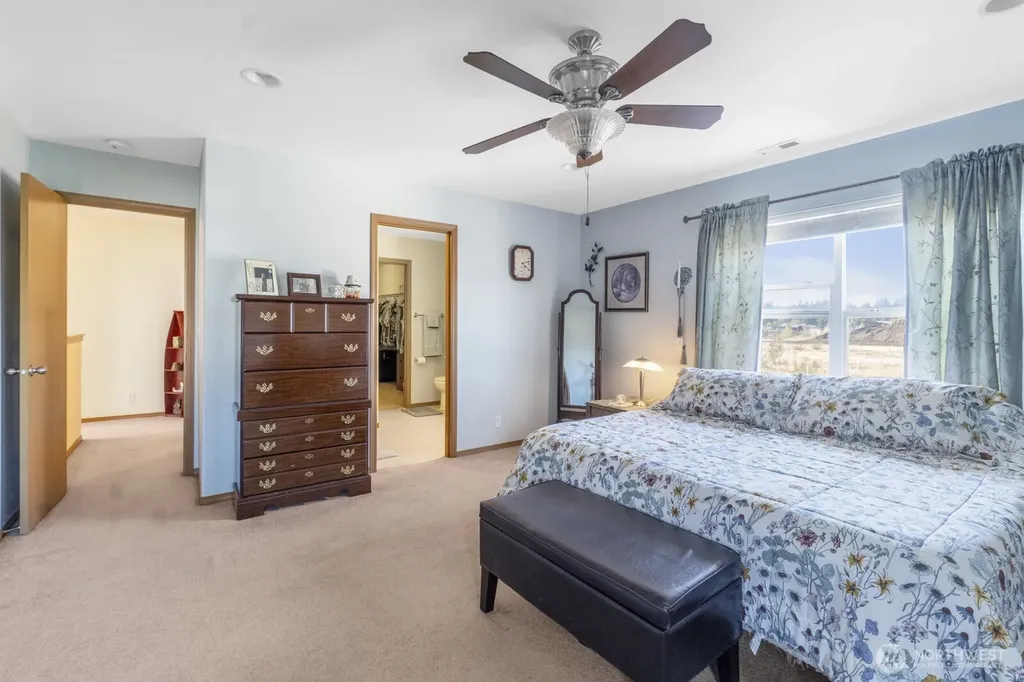 308 Easy Street SE Rainier WA 98576