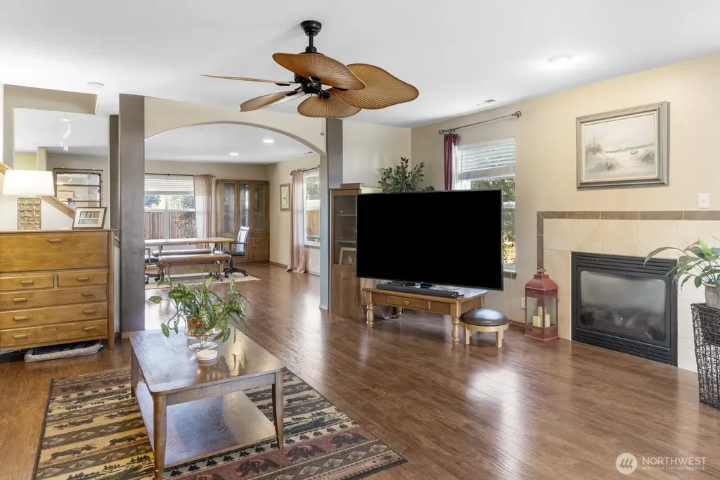 308 Easy Street SE Rainier WA 98576