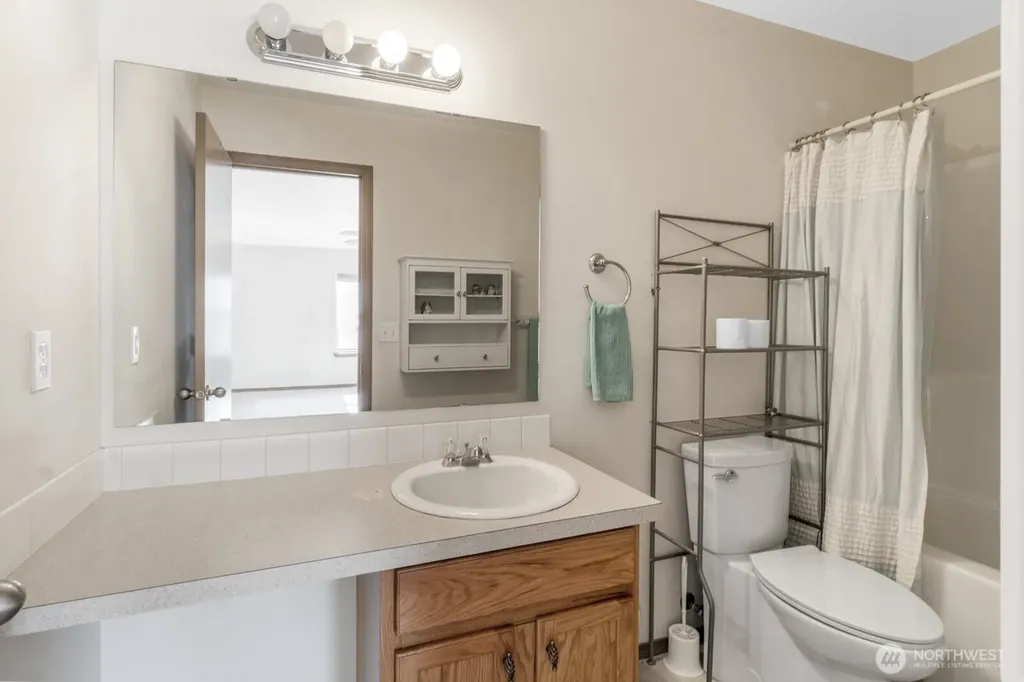 308 Easy Street SE Rainier WA 98576