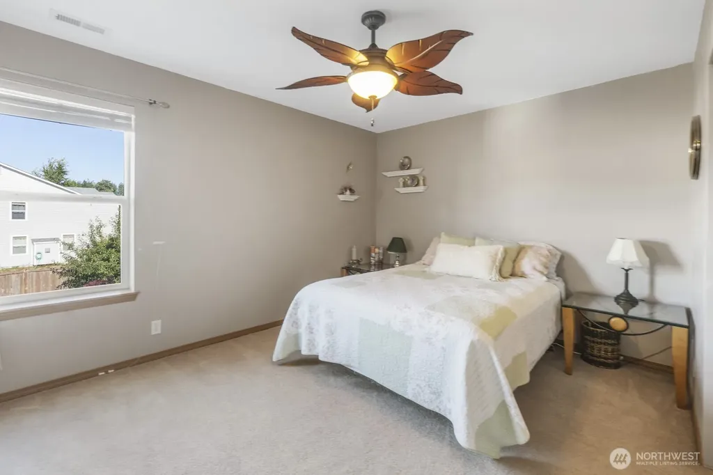 308 Easy Street SE Rainier WA 98576