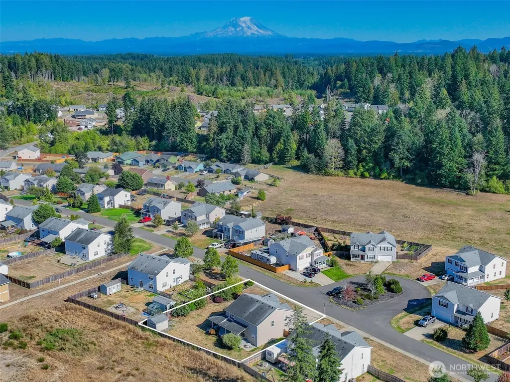 308 Easy Street SE Rainier WA 98576