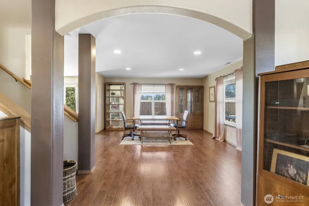 308 Easy Street SE Rainier WA 98576