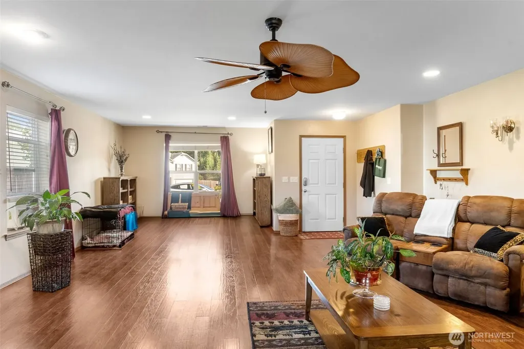 308 Easy Street SE Rainier WA 98576