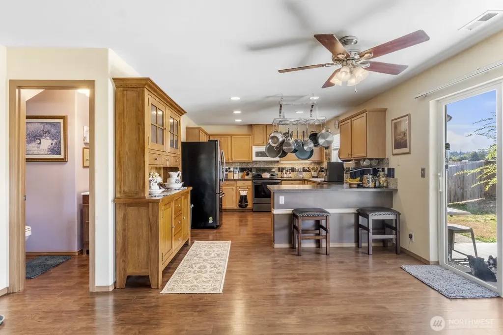 308 Easy Street SE Rainier WA 98576