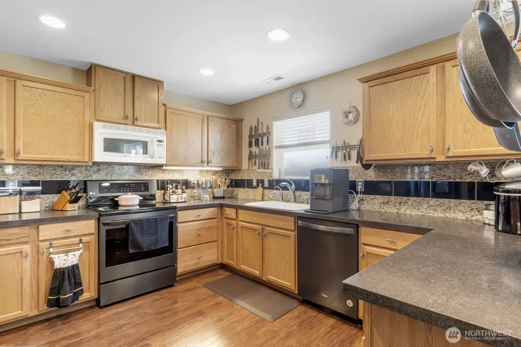308 Easy Street SE Rainier WA 98576
