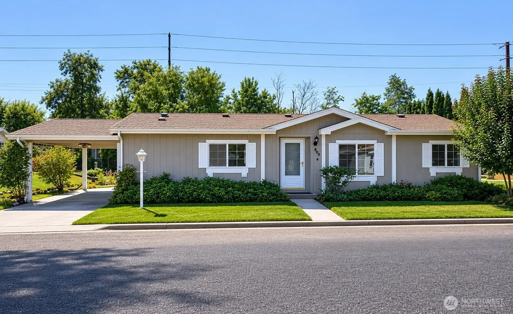 808 SE Mockingbird Drive College Place WA 99324