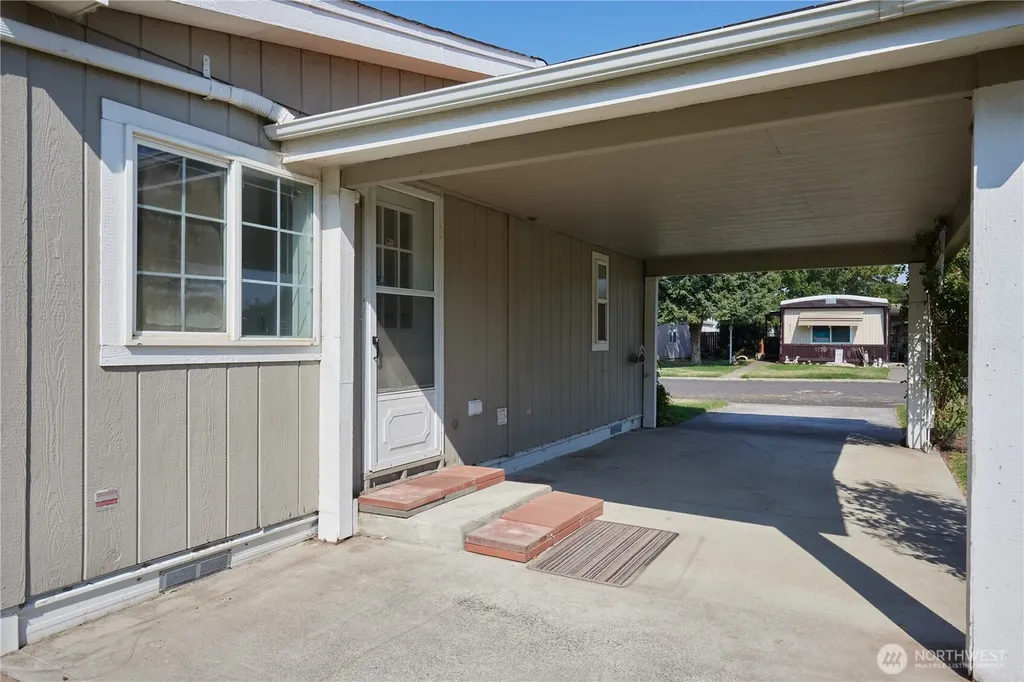 808 SE Mockingbird Drive College Place WA 99324