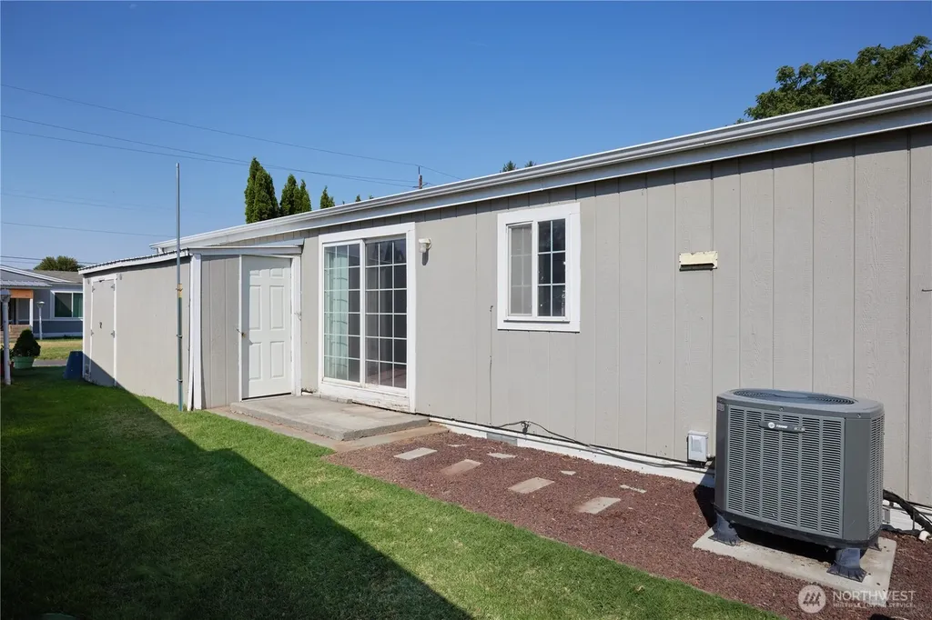 808 SE Mockingbird Drive College Place WA 99324