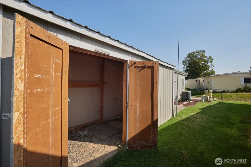 808 SE Mockingbird Drive College Place WA 99324