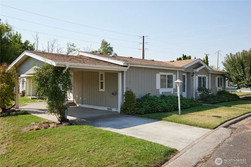 808 SE Mockingbird Drive College Place WA 99324