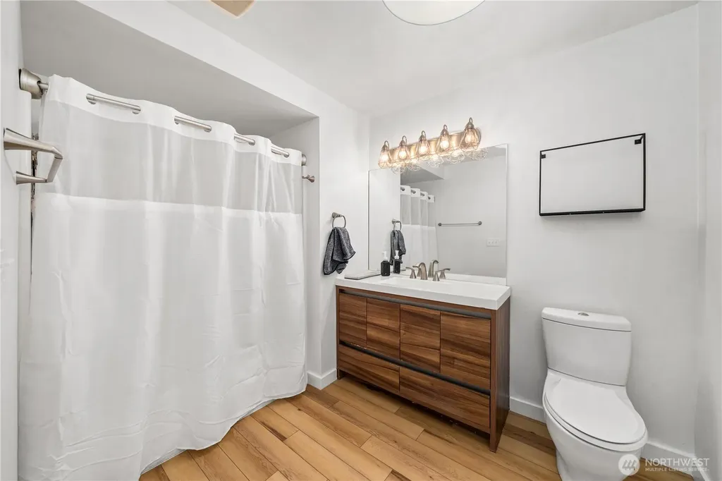 827 Hiawatha Place S Seattle WA 98144