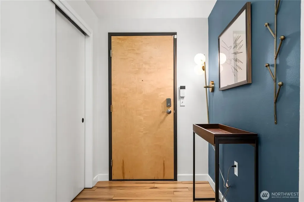 827 Hiawatha Place S Seattle WA 98144