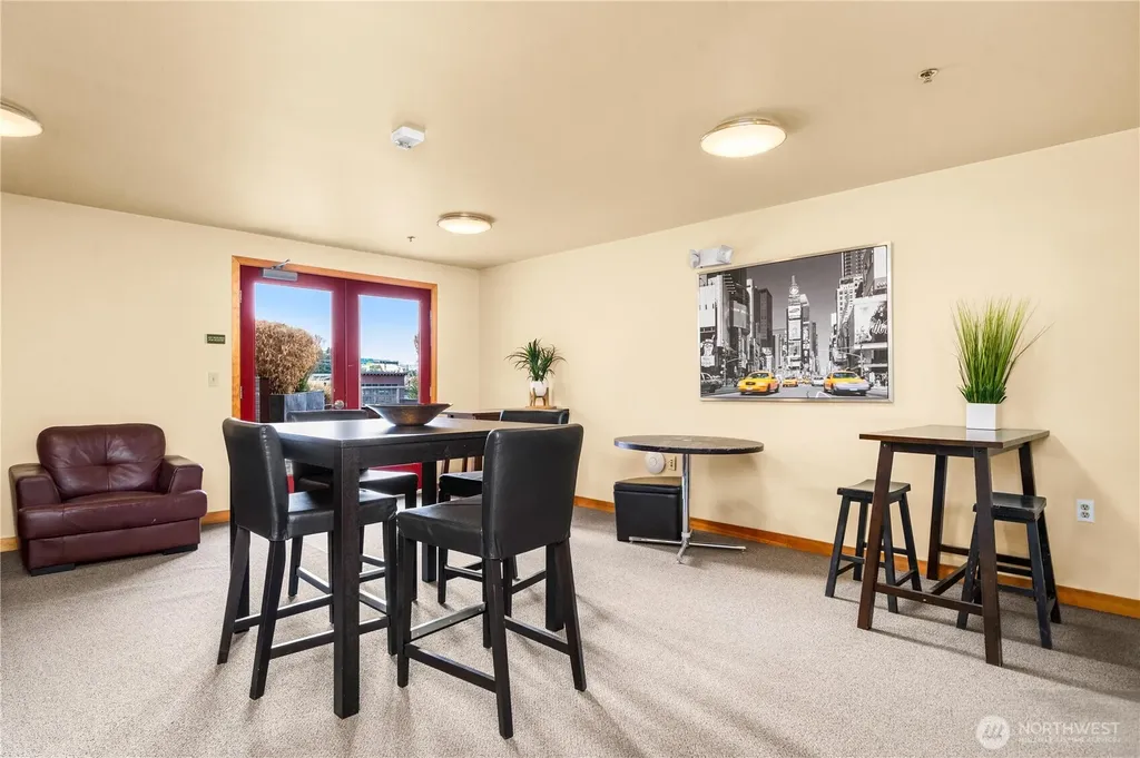 827 Hiawatha Place S Seattle WA 98144