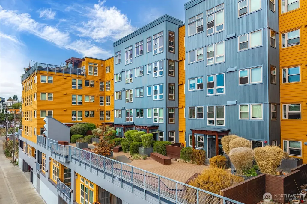 827 Hiawatha Place S Seattle WA 98144