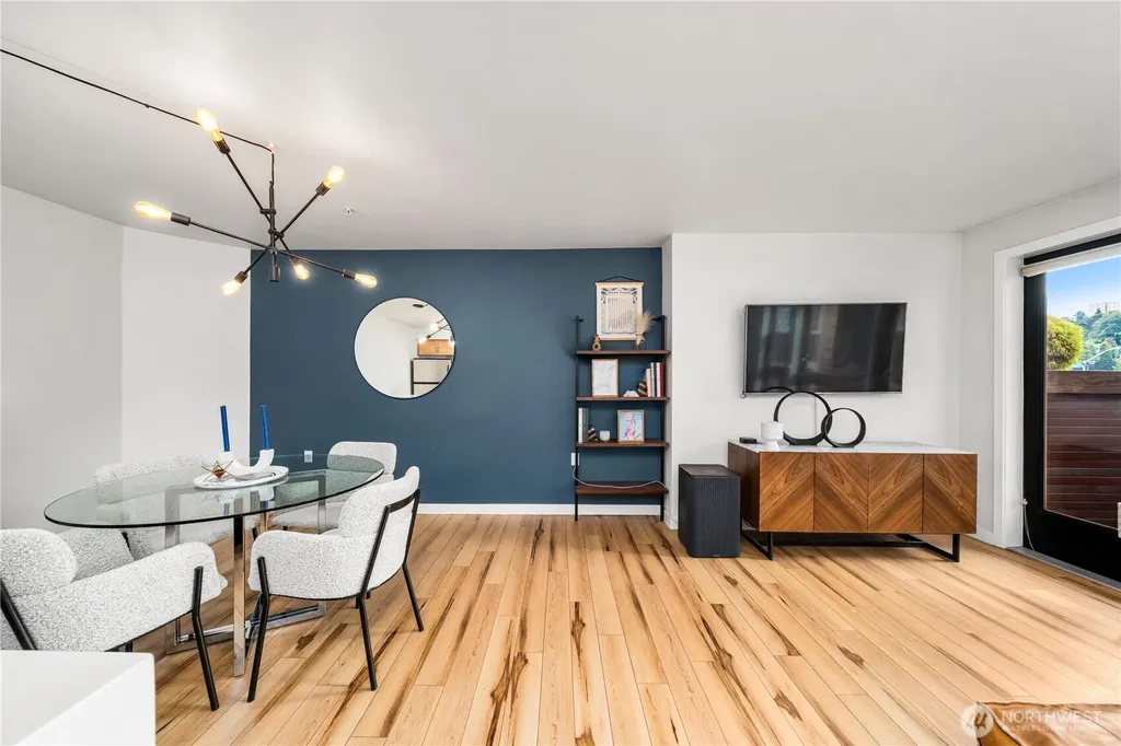 827 Hiawatha Place S Seattle WA 98144