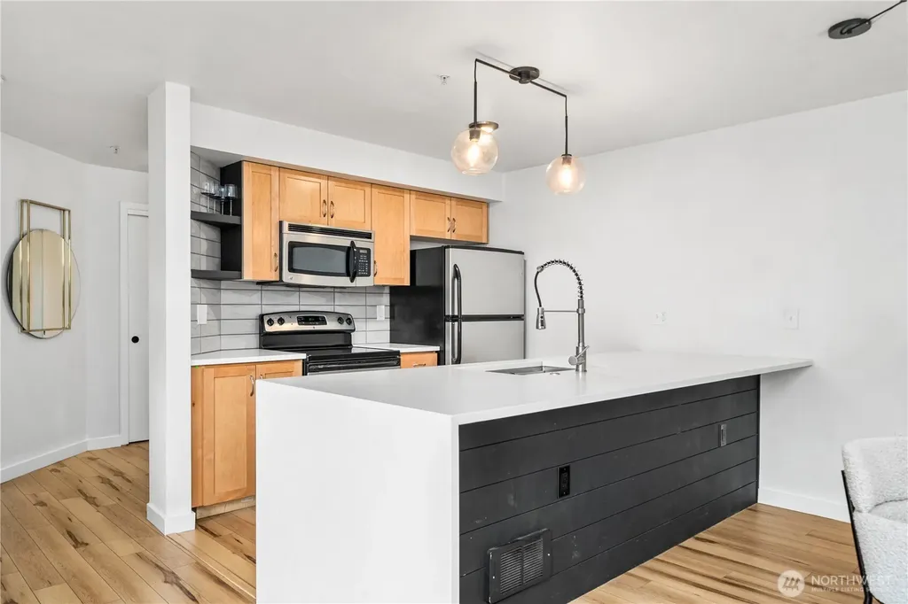 827 Hiawatha Place S Seattle WA 98144
